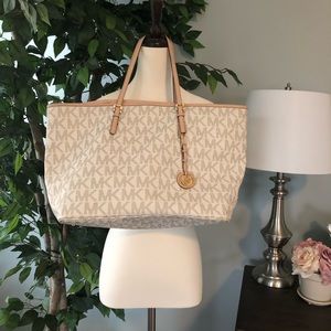 Michael Kors never full bag